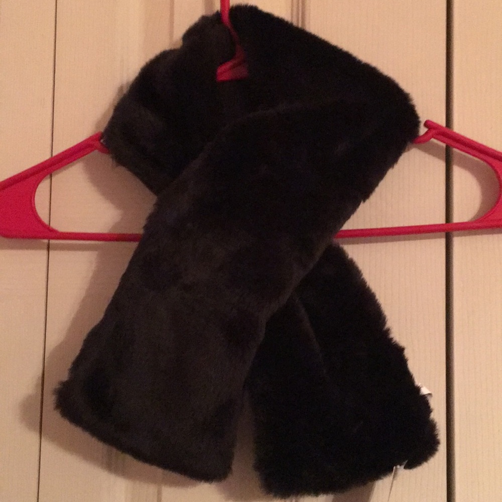 George Faux Fur Collar-Black
